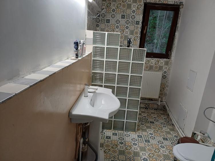 Casă individuală cu 8 camere cu Canalizare în Nistorești