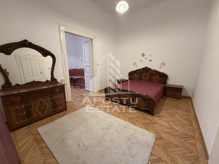 Apartament cu 3 camere semidecomandat în Central