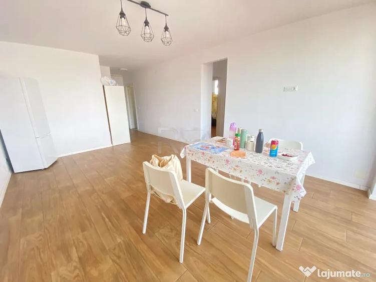 Apartament cu 3 camere semidecomandat în Sebastian