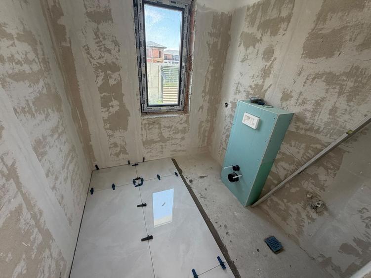 Casă individuală cu 4 camere cu Canalizare în Central