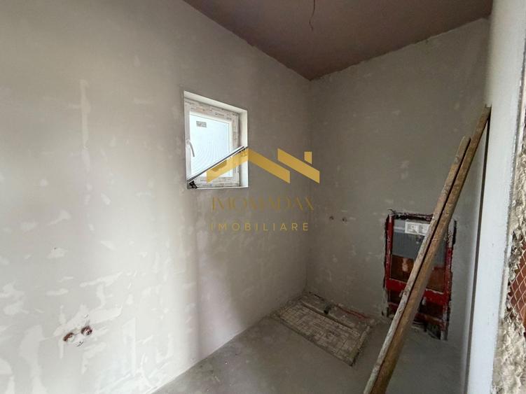 Duplex cu 3 camere cu Canalizare în Sânmihaiu Român