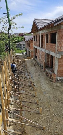 Duplex cu 4 camere cu Canalizare în Dezmir