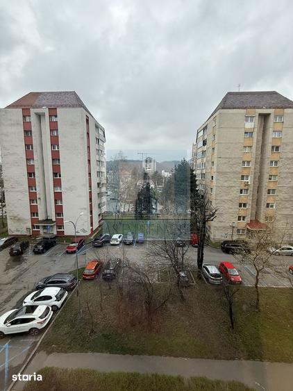 Apartament cu 2 camere semidecomandat în Centrul Civic