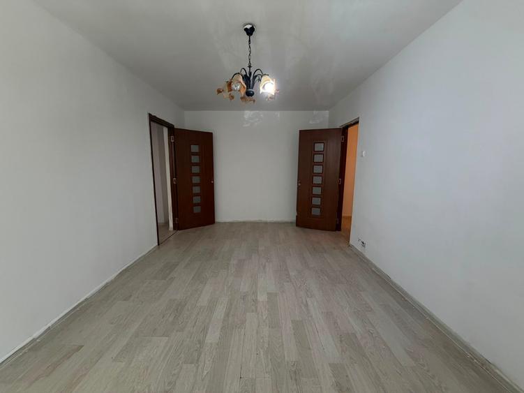 Apartament cu 3 camere semidecomandat în Liviu Rebreanu
