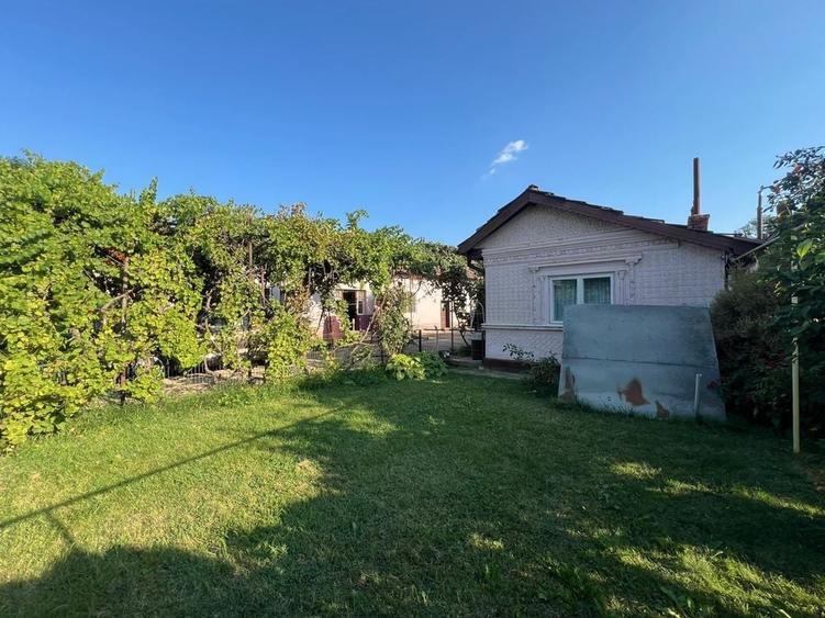 Casă cu 4 camere în Lungulețu