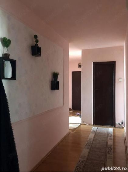 Apartament cu 4 camere decomandat în Central
