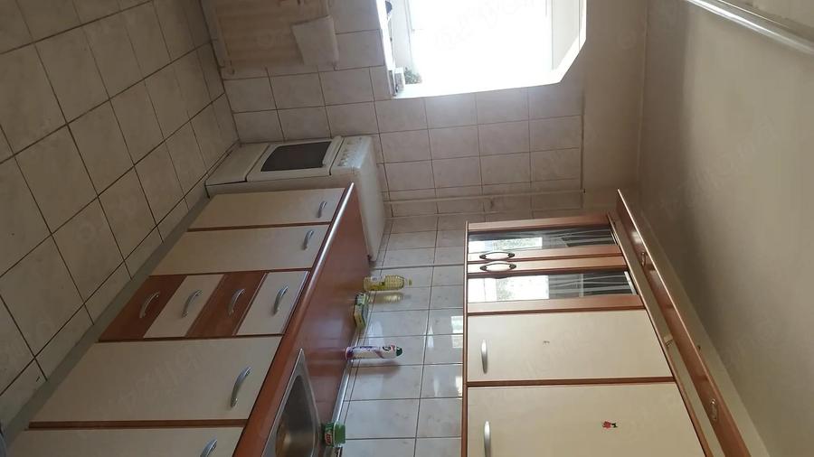 Apartament cu 3 camere decomandat în Dristor