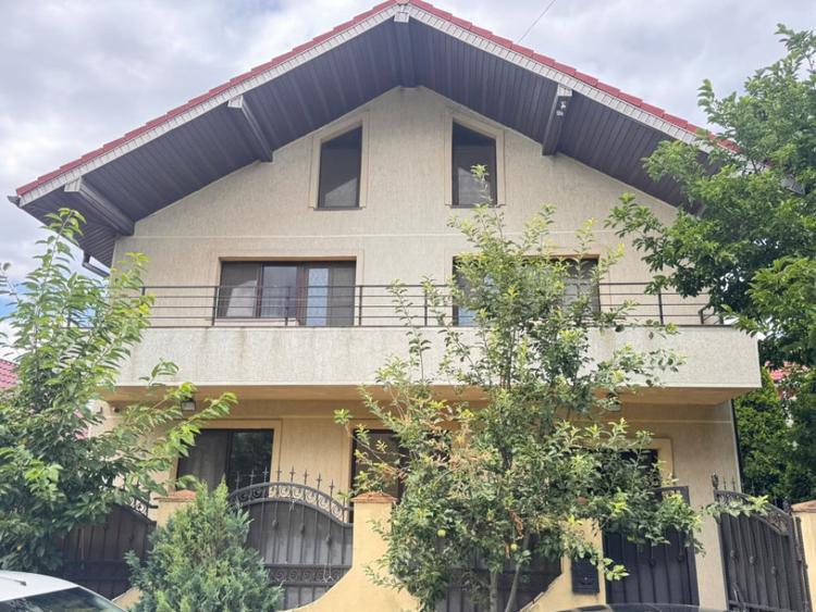 Casă cu 3 camere cu Teren 200 Mp în Palas