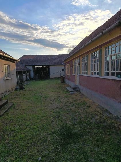 Casă cu Teren 6345 Mp în Săldăbagiu de Barcău
