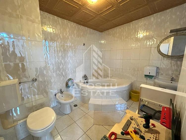 Casă cu 6 camere cu Teren 588 Mp în Lipovei