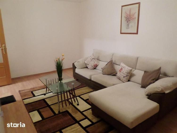 Apartament cu 3 camere decomandat în Republicii