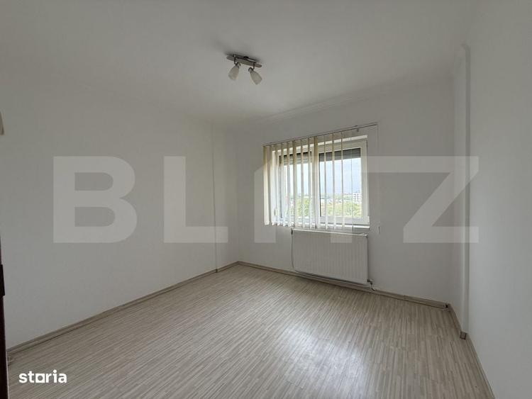 Apartament cu 3 camere decomandat în Micro 16