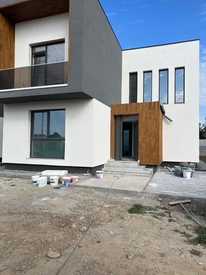 Casă individuală cu 4 camere cu Teren 425 Mp în Blejoi