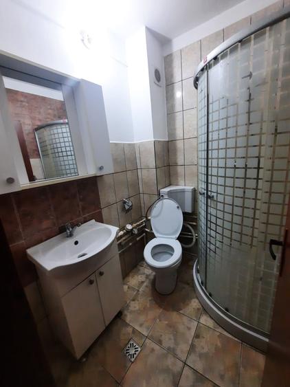Garsonieră decomandată în Sud