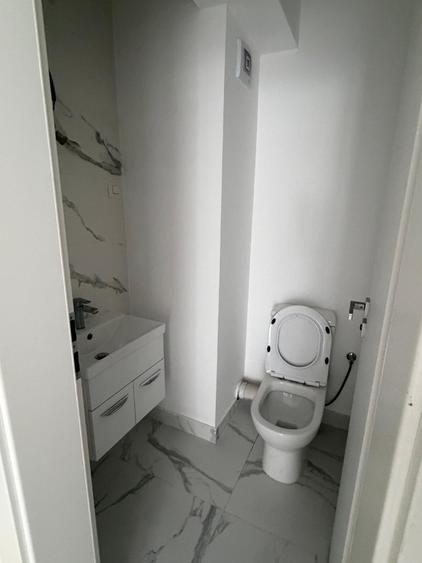 Penthouse cu 4 camere decomandat în Parcul Carol