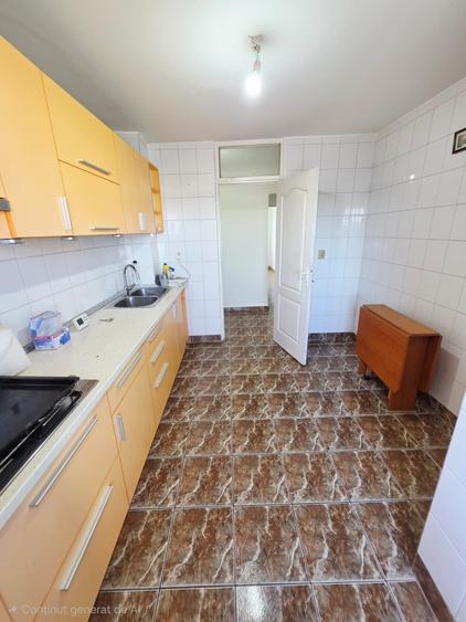Apartament cu 3 camere decomandat în Enachiță Văcărescu