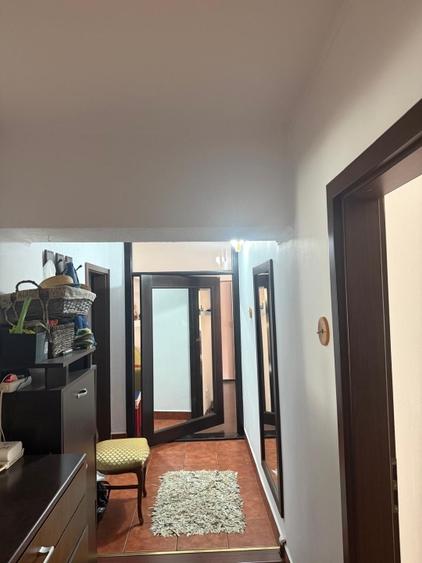 Apartament cu 4 camere decomandat, mobilat în Gară