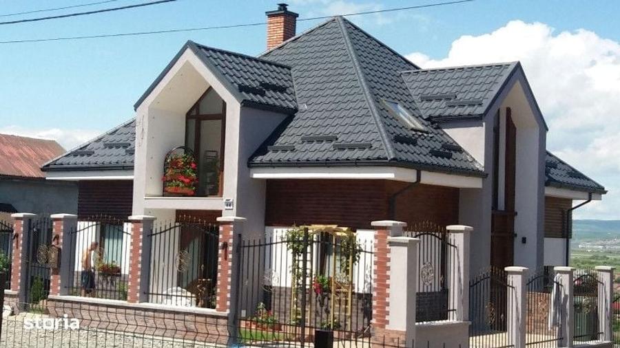 Casă cu 4 camere în Sânnicoară