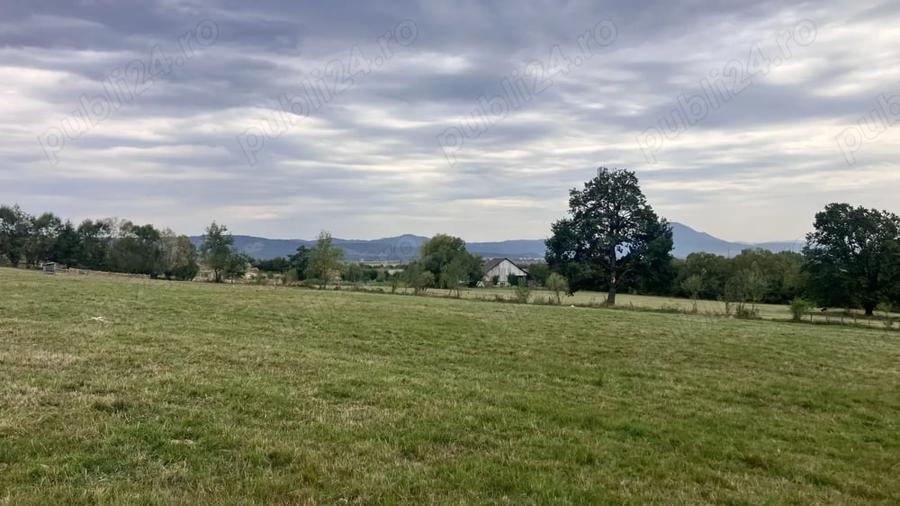 Teren de 3880 mp, în Cheia