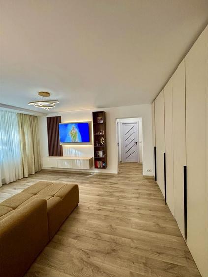 Apartament cu 2 camere semidecomandat în Cuza Vodă