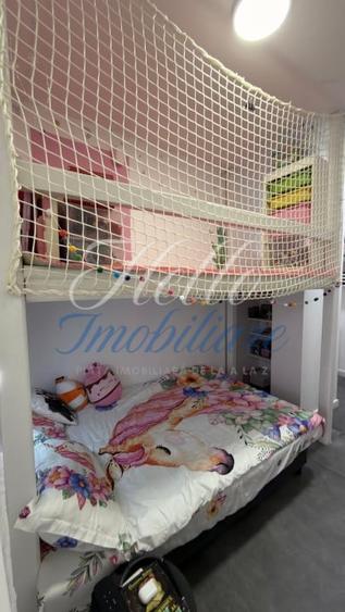 Apartament cu 3 camere semidecomandat în Florești