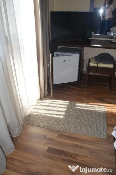 Casă cu 10 camere cu Teren 580 Mp în Poiana Țapului