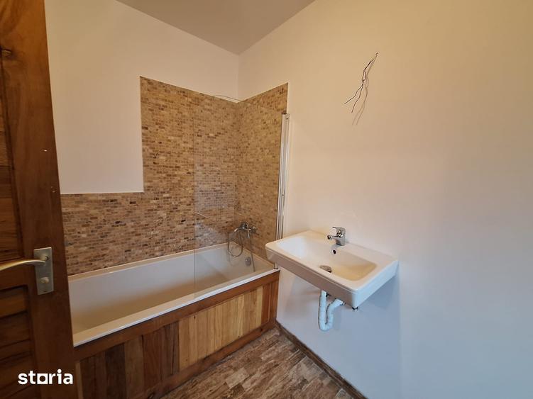 Casă cu 5 camere cu Teren 798 Mp în Apahida