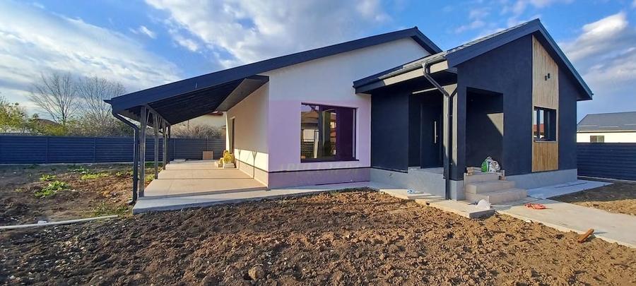 Casă cu 4 camere cu Teren 500 Mp în Gulia