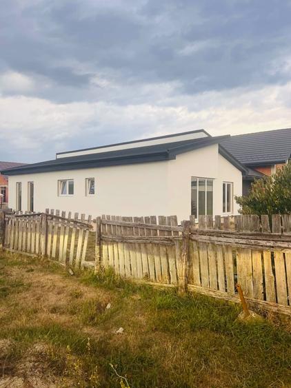 Casă cu 4 camere în Mihai Viteazu