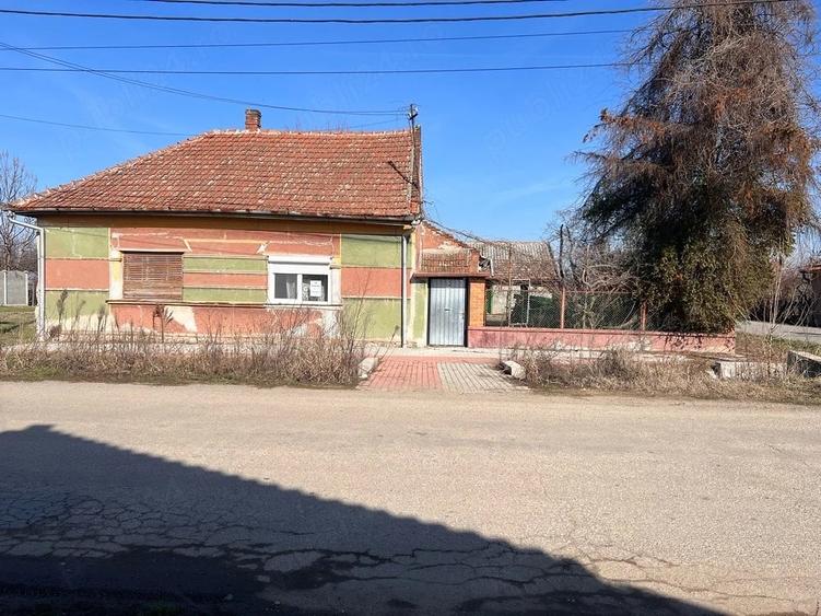 Teren de 1800 mp, în Sântion