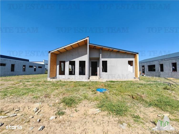 Casă cu 4 camere cu Teren 670 Mp în Balotești