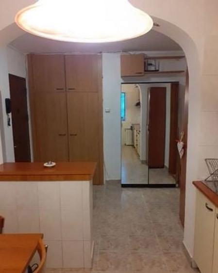 Apartament cu 3 camere semidecomandat în Iancului