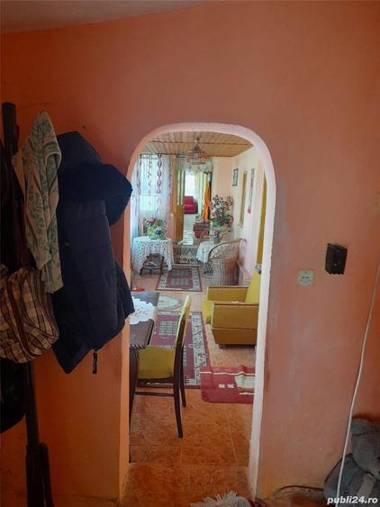 Casă cu 5 camere cu Teren 700 Mp în Peretu