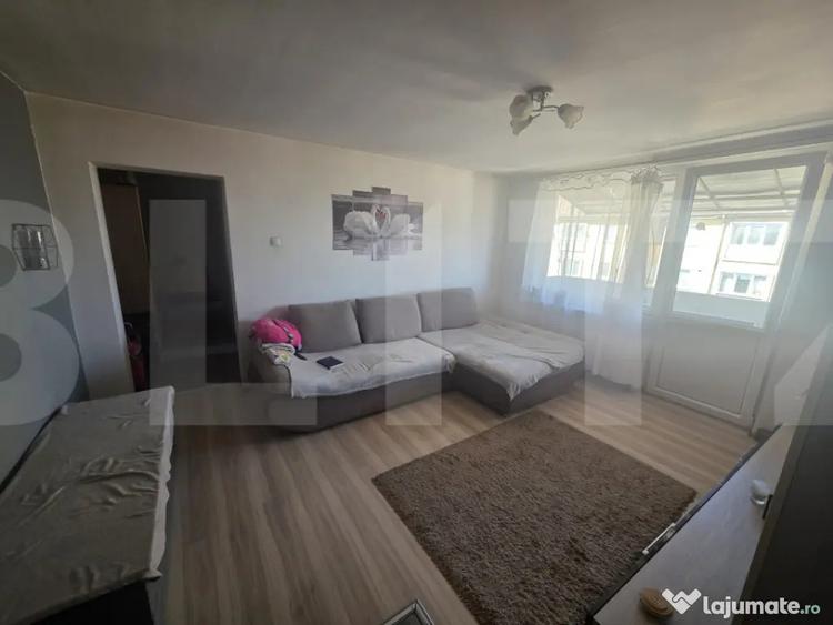 Apartament cu 3 camere semidecomandat în Ozun