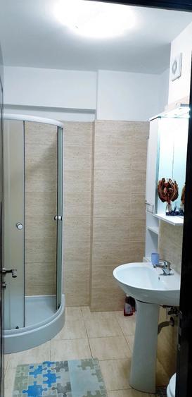 Apartament cu 3 camere decomandat, mobilat în Berceni