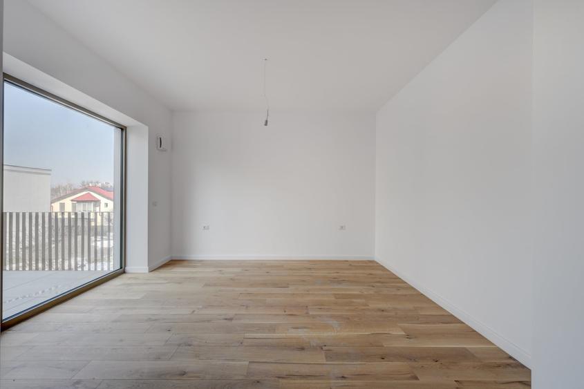 Apartament cu 3 camere semidecomandat în Sisești