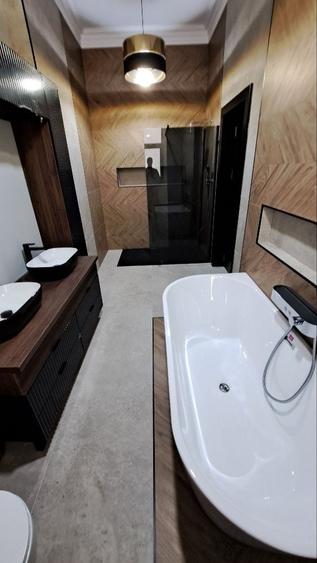 Casă individuală cu 5 camere cu Canalizare în Central