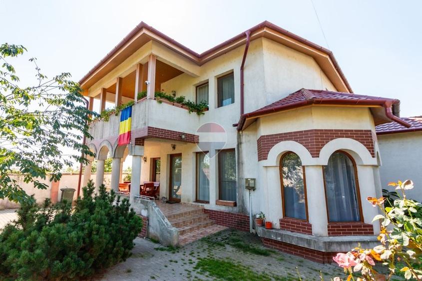 Casă individuală cu 5 camere cu Teren 500 Mp în Păulești