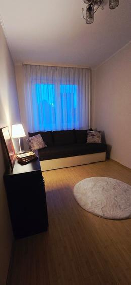 Apartament cu 3 camere semidecomandat în Calea Dumbrăvii
