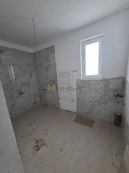 Duplex cu 4 camere cu Canalizare în Central