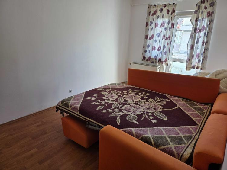 Apartament cu 2 camere decomandat în Valea Aurie