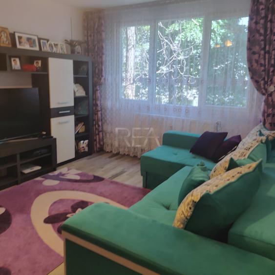 Apartament cu 4 camere decomandat, mobilat în Rahova