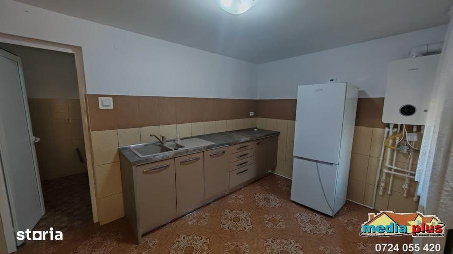 Casă cu 5 camere cu Teren 700 Mp în Piața Centrală