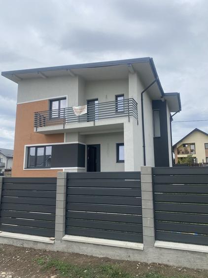 Casă cu 4 camere decomandat în Cug