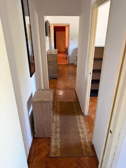 Apartament cu 3 camere semidecomandat în Olimpia-Stadion
