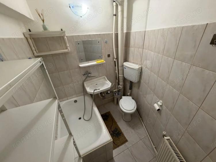 Garsonieră decomandată în Central