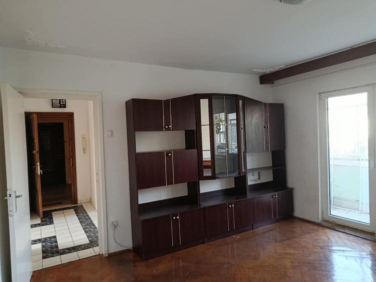 Apartament cu 3 camere decomandat în Girocului — fotografia 1