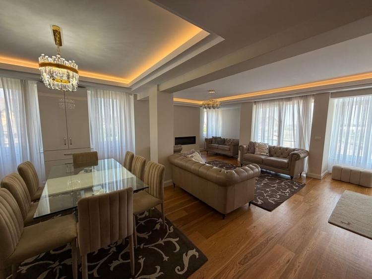 Apartament cu 5 camere decomandat, mobilat în Est