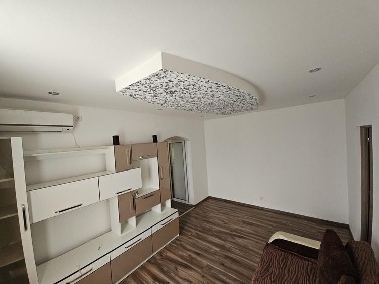 Apartament cu 2 camere nedecomandat în Central