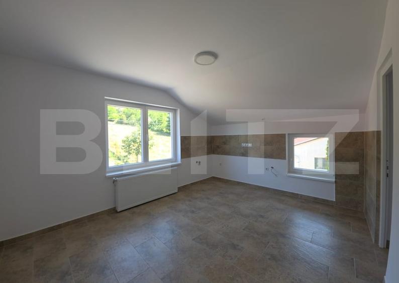 Duplex cu 5 camere cu Canalizare în Corunca